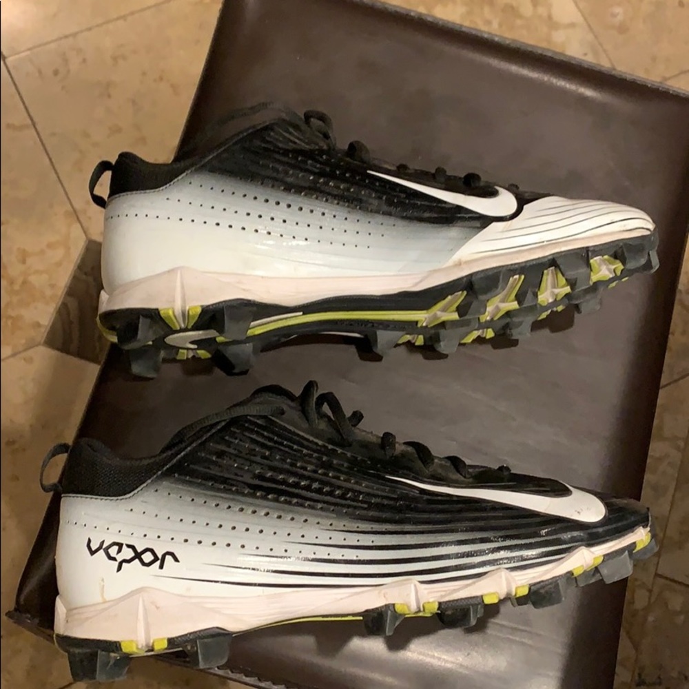 Baseball cleats